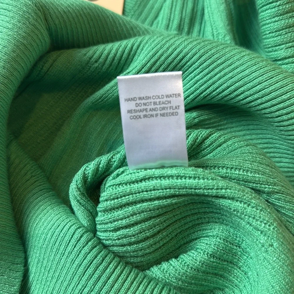 Les Serein Apple Green Ribbed V-Neck Short Sleeve Sweater Women's Small NWT - Picture 8 of 9